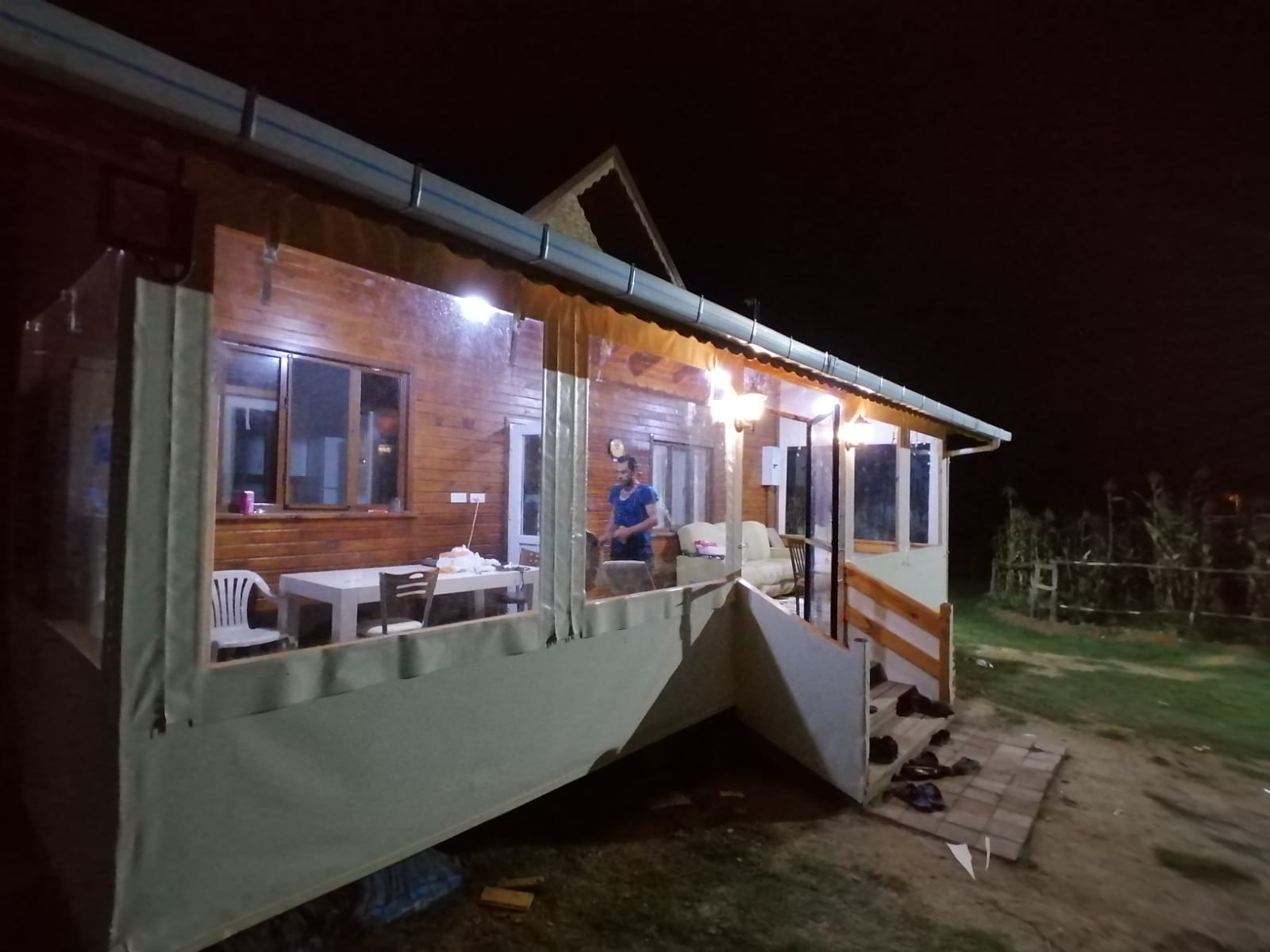 Dayanıklı Şeffaf Kapama